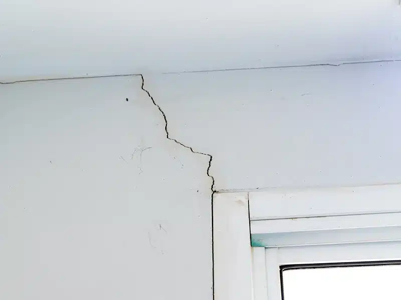 crack on window