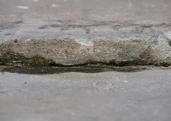 crack in foundation floor