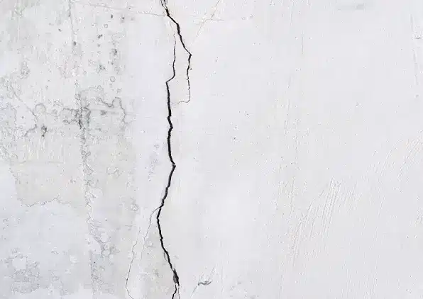 vertical crack in wall