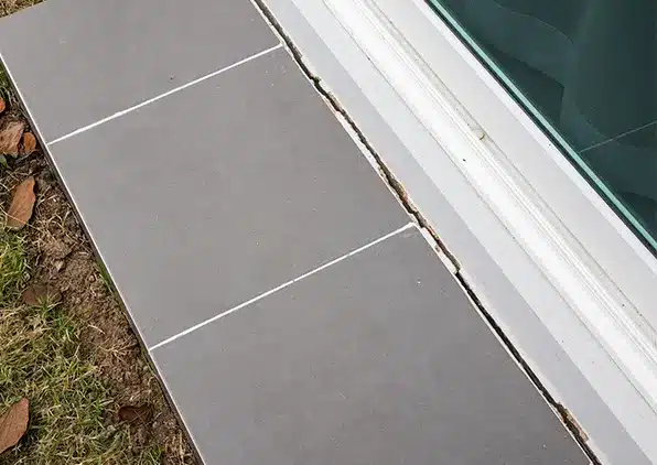 crack between window and tile